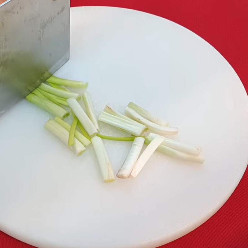 Bước 1 Sơ chế các nguyên liệu Thịt trâu xào lá cách nước cốt dừa