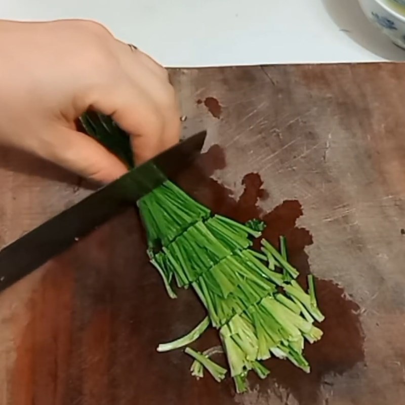 Bước 2 Sơ chế các nguyên liệu còn lại Salad tôm cần tây sốt chua cay