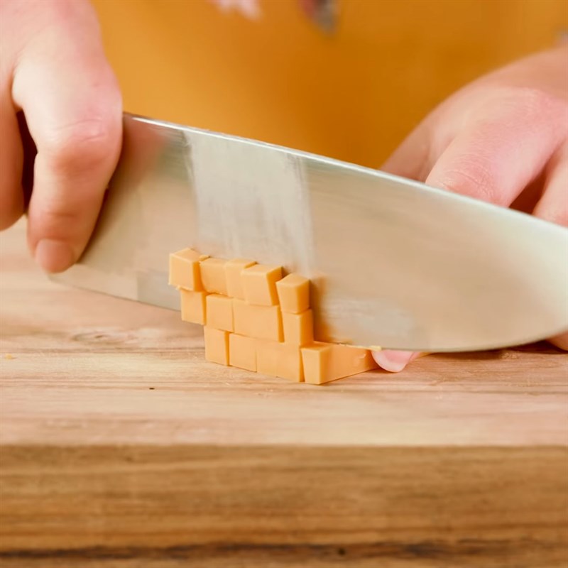 Bước 2 Sơ chế các nguyên liệu còn lại Salad đậu hà lan phô mai thịt xông khói
