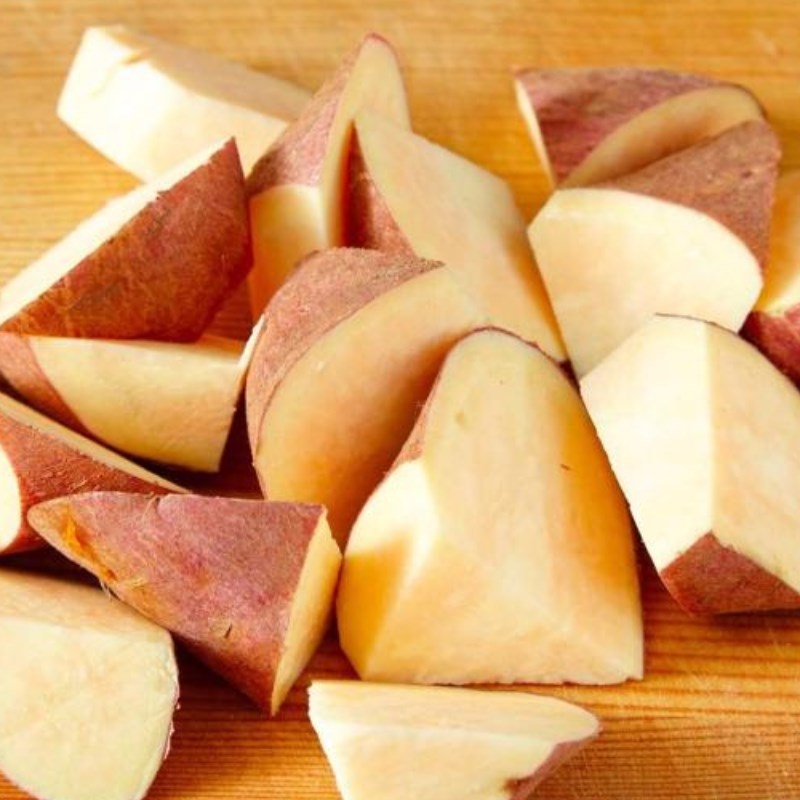 Bước 2 Sơ chế các nguyên liệu khác Cháo tôm khoai lang cà rốt