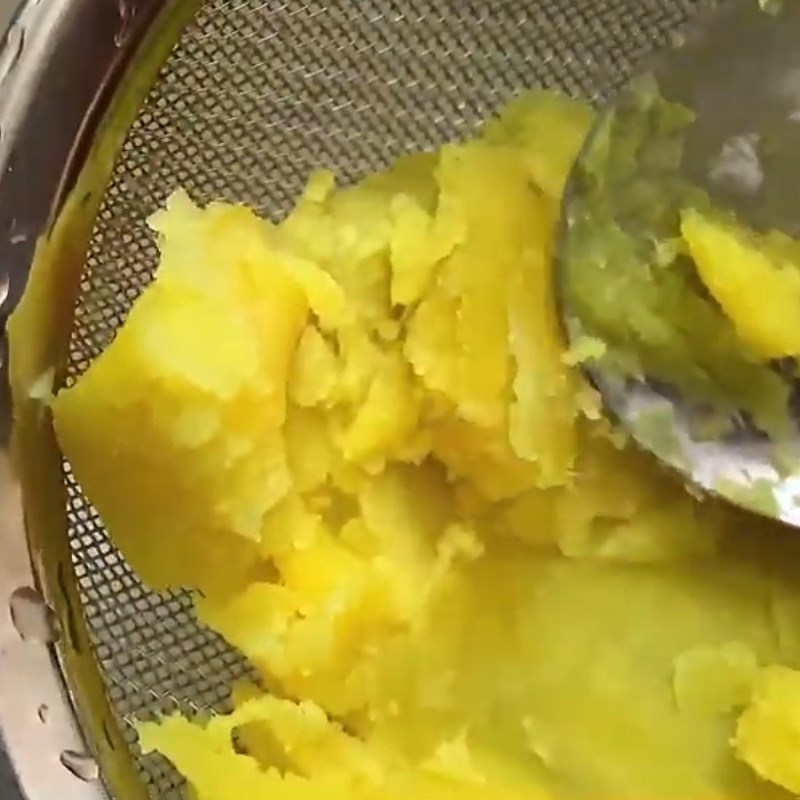 Bước 2 Sơ chế các nguyên liệu khác Cháo tôm khoai lang cà rốt