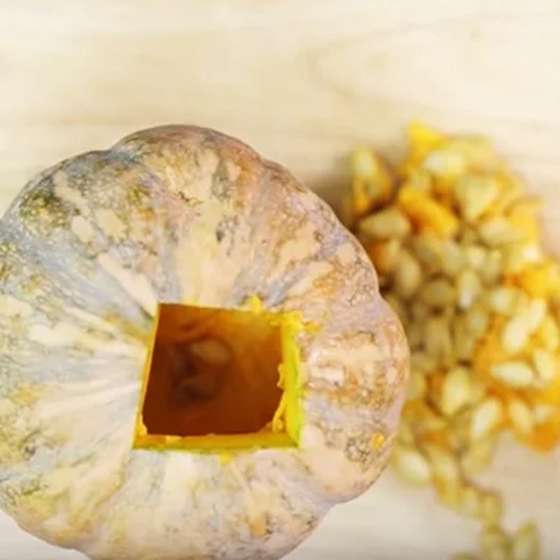 Bước 2 Sơ chế các nguyên liệu khác Bồ câu hầm bí đỏ