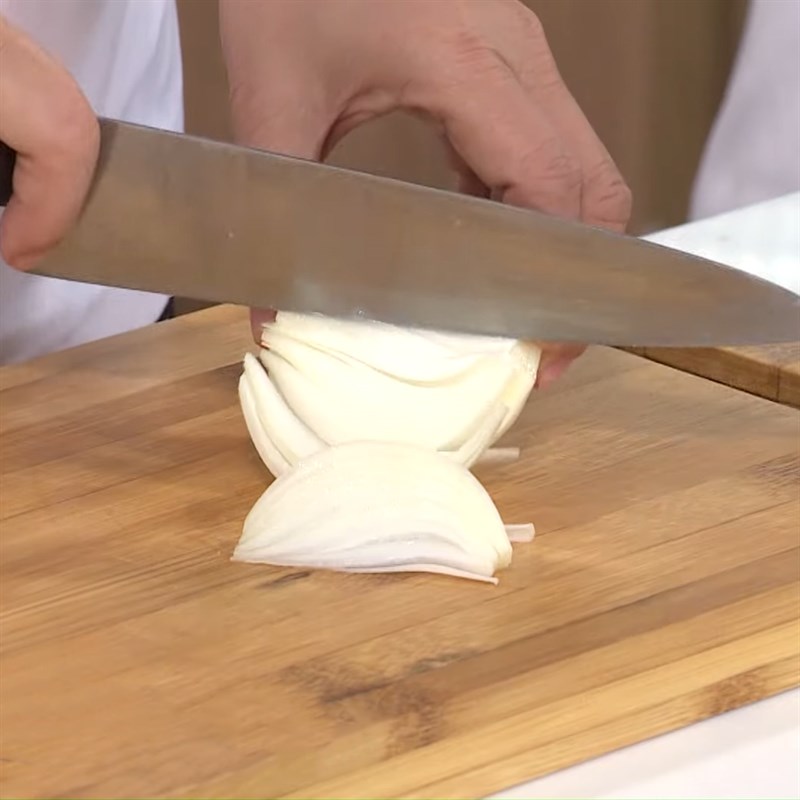 Bước 2 Sơ chế các nguyên liệu khác Củ hũ dừa xào thịt ba chỉ