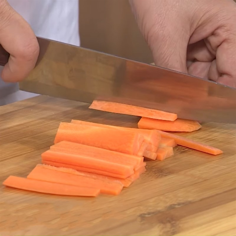 Bước 2 Sơ chế các nguyên liệu khác Củ hũ dừa xào thịt ba chỉ