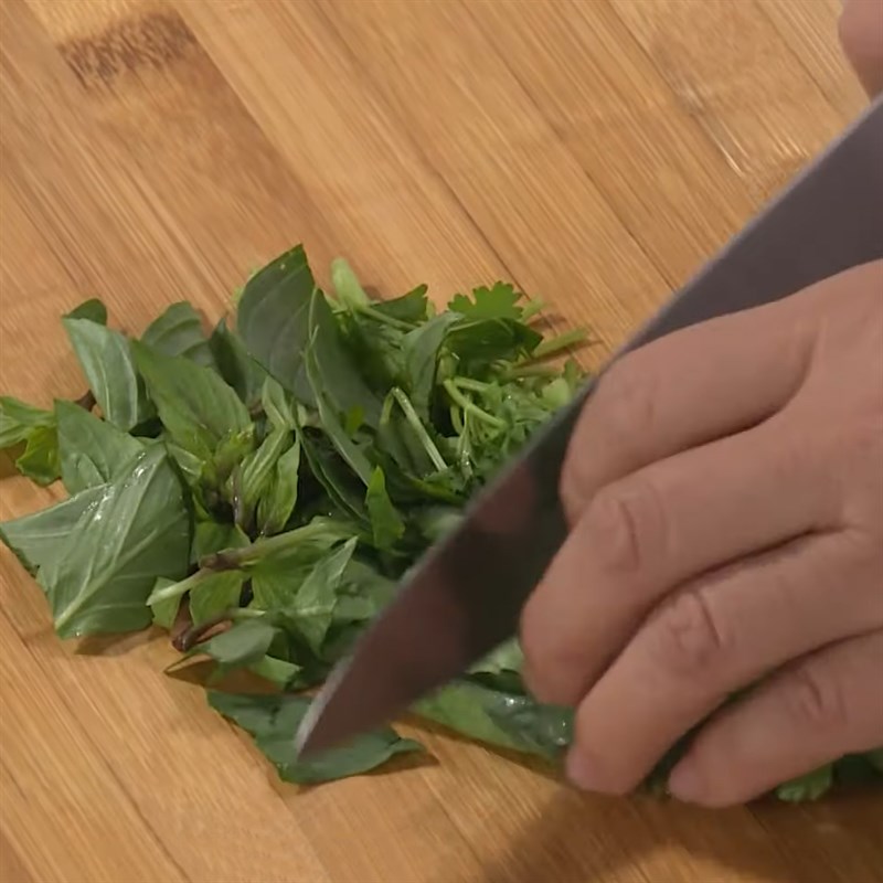 Bước 2 Sơ chế các nguyên liệu khác Củ hũ dừa xào thịt ba chỉ