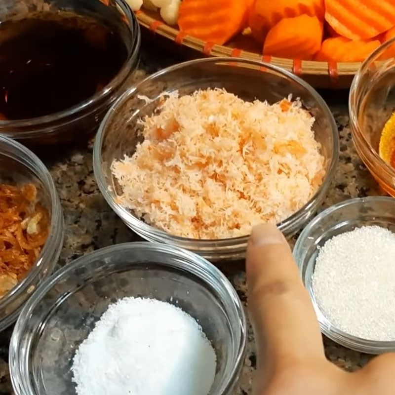 Bước 2 Sơ chế các nguyên liệu khác Bánh canh cua giò heo