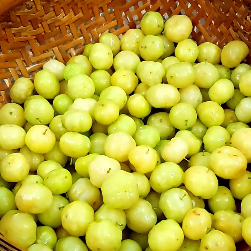 Bước 1 Sơ chế chùm ruột Chùm ruột lắc mắm ớt