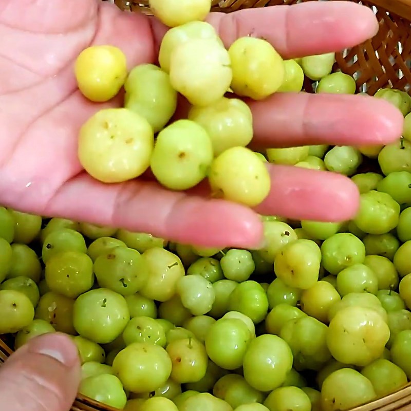 Bước 1 Sơ chế chùm ruột Chùm ruột lắc mắm ớt