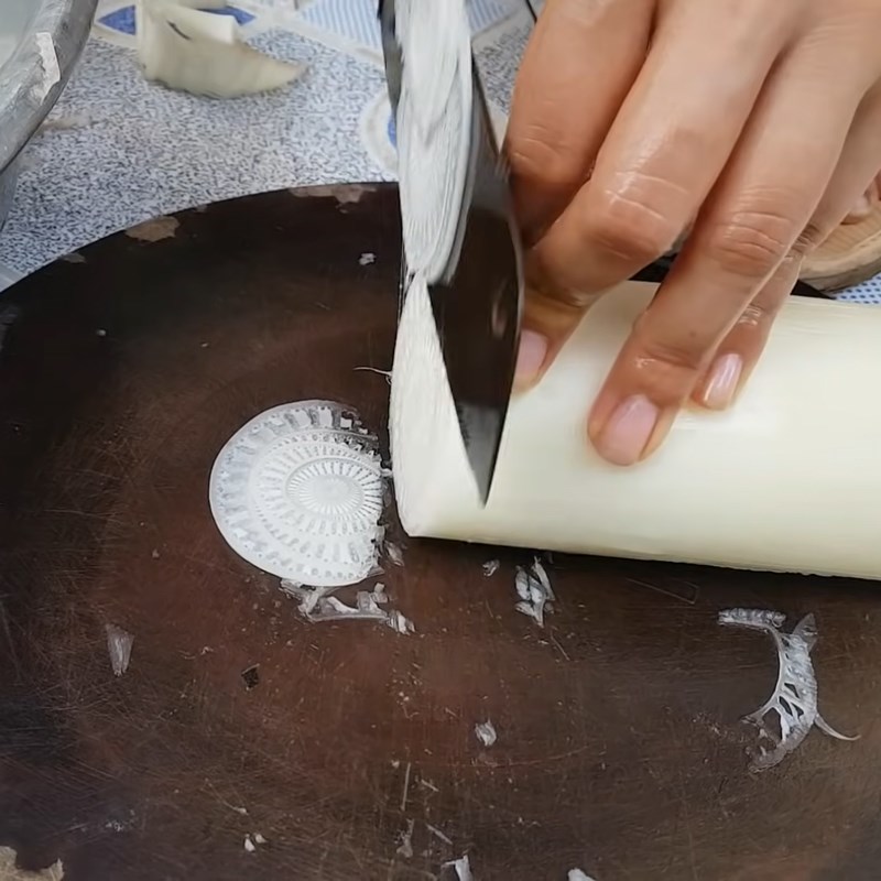 Bước 1 Sơ chế chuối cây Canh chua khô cá dứa chuối bào