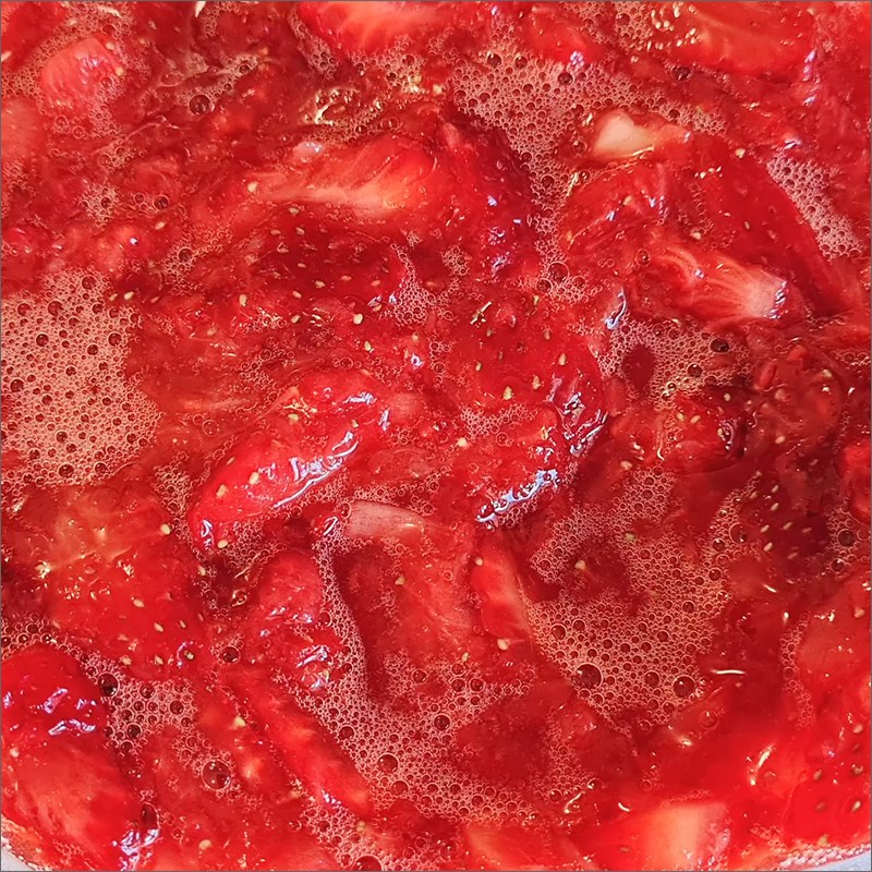 Bước 1 Sơ chế dâu Siro dâu tây ngâm đường