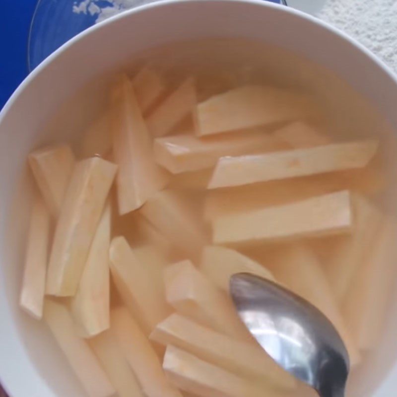 Bước 1 Sơ chế khoai lang Khoai lang lắc phô mai