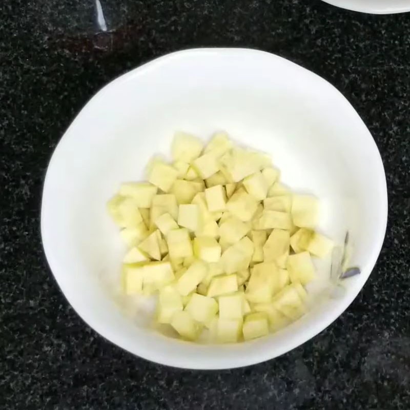 Bước 2 Sơ chế khoai lang Cháo yến mạch khoai lang cho bé ăn dặm