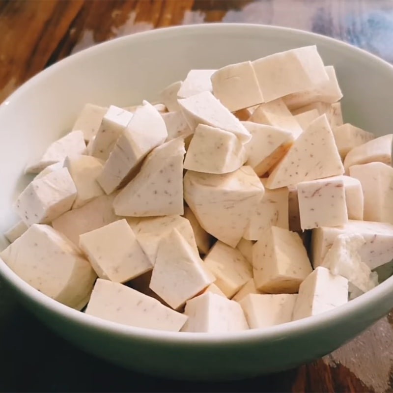 Bước 2 Sơ chế khoai môn Chè khoai môn đậu xanh