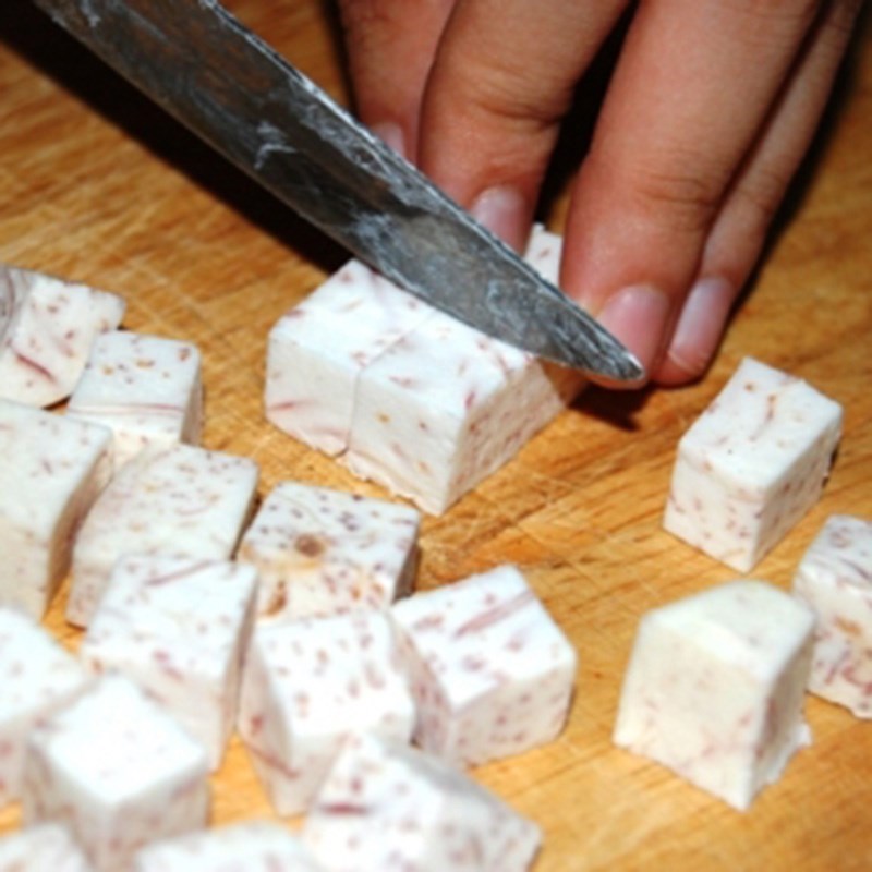 Bước 2 Sơ chế khoai môn Chè khoai môn đậu xanh
