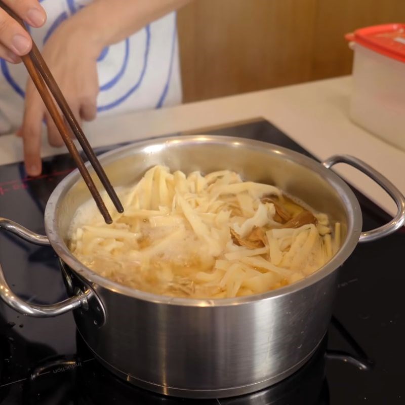 Bước 2 Sơ chế măng khô Bún ngan măng khô