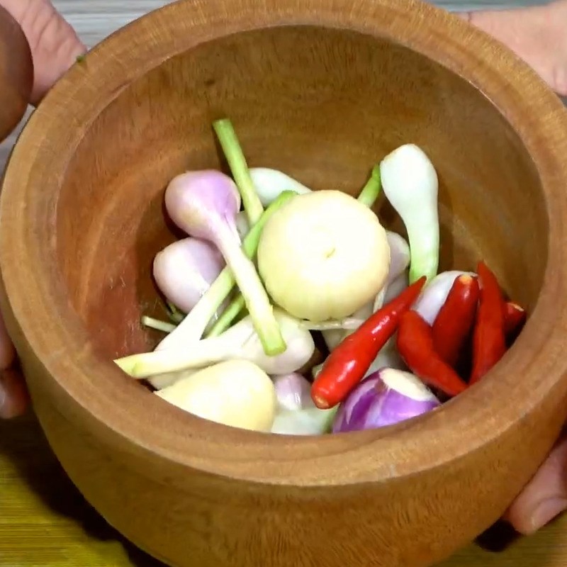 Bước 1 Sơ chế nguyên liệu Cá dứa kho tộ