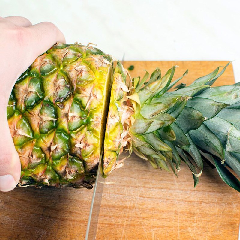 Bước 1 Sơ chế nguyên liệu Canh chua khô cá dứa dọc mùng