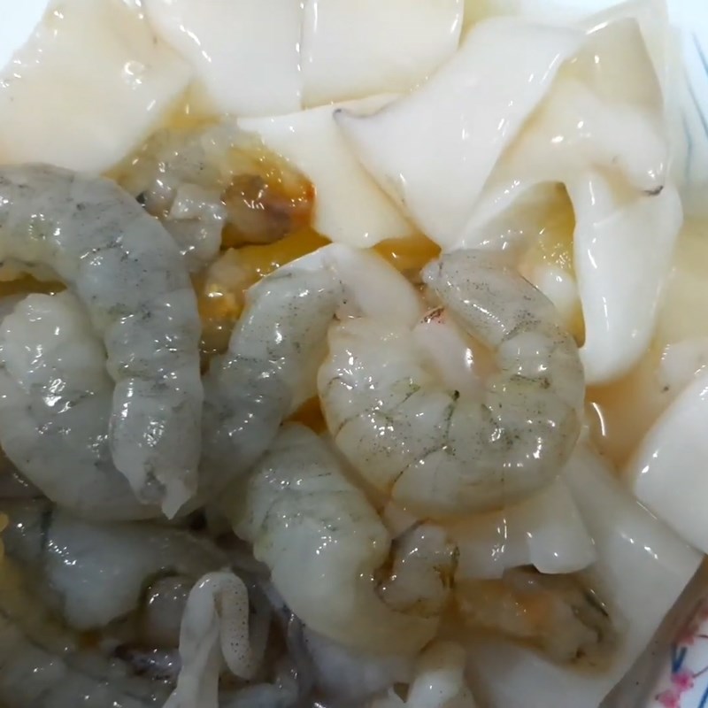 Bước 1 Sơ chế nguyên liệu Canh rong biển tôm mực