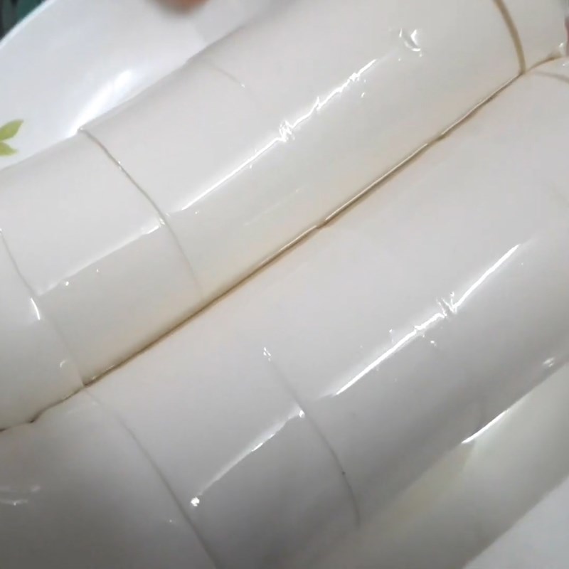Bước 1 Sơ chế nguyên liệu Canh rong biển tôm mực