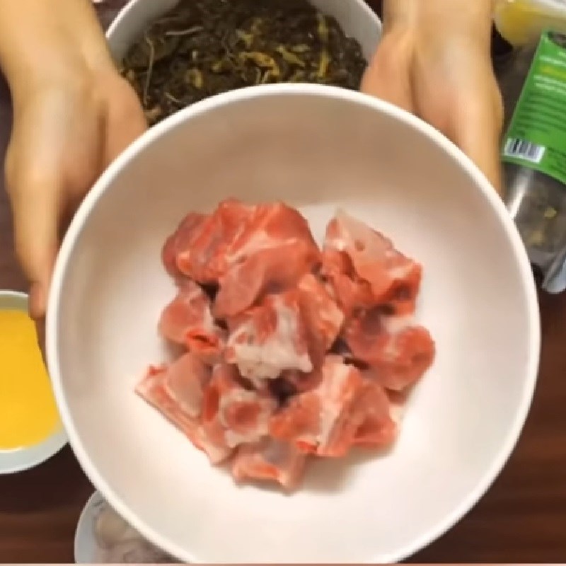 Bước 1 Sơ chế nguyên liệu Canh rau sắn