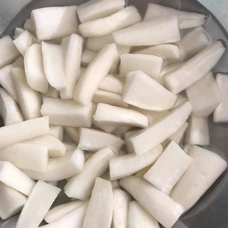 Bước 1 Sơ chế nguyên liệu Củ cải trắng ngâm nước tương