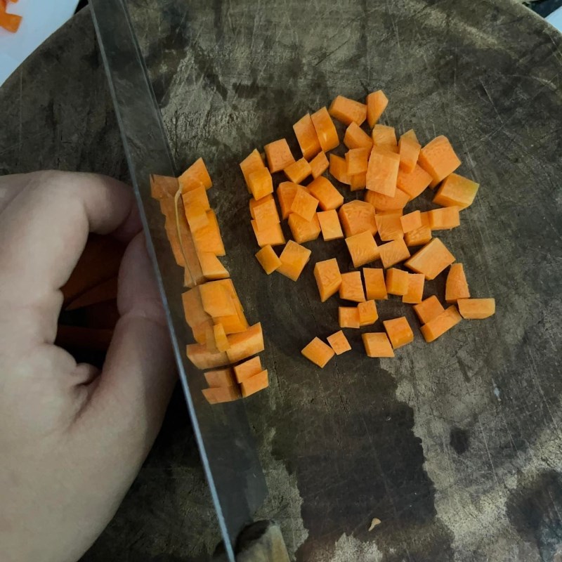 Bước 1 Sơ chế nguyên liệu Salad Nga truyền thống