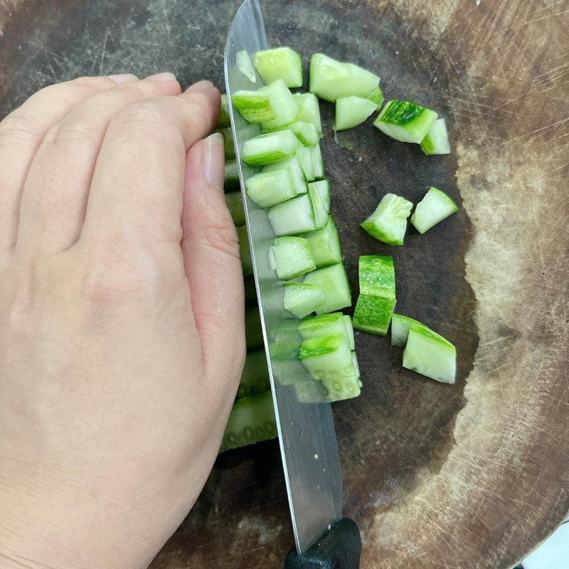 Bước 1 Sơ chế nguyên liệu Salad Nga truyền thống