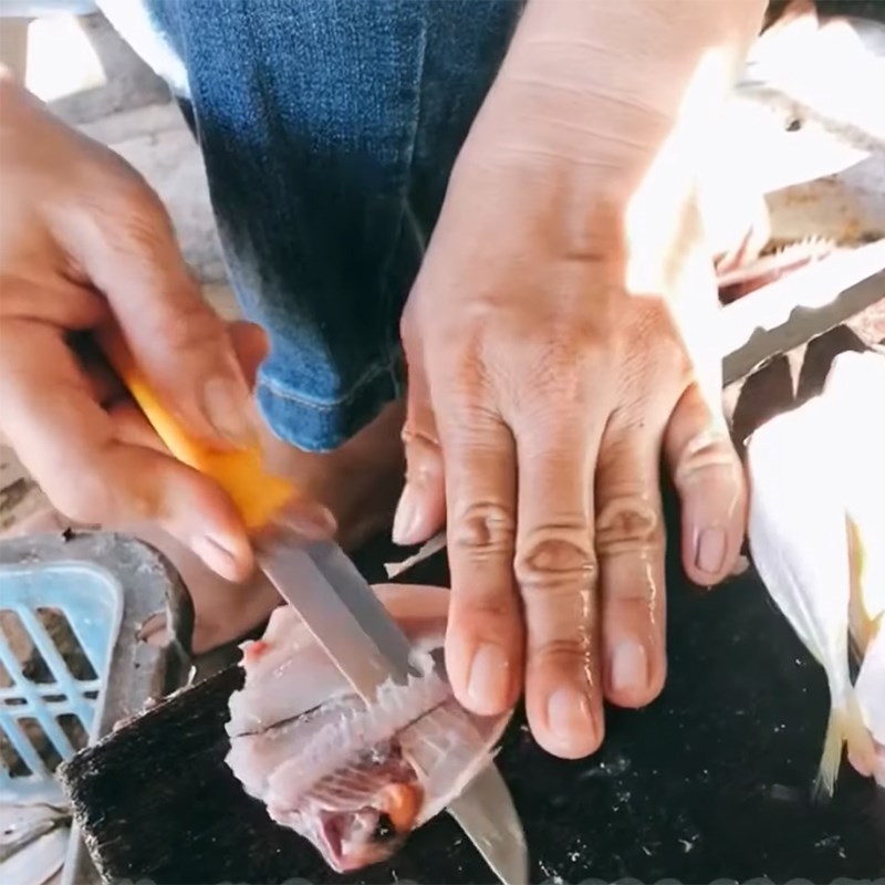 Bước 1 Sơ chế nguyên liệu Khô cá chỉ vàng 1 nắng