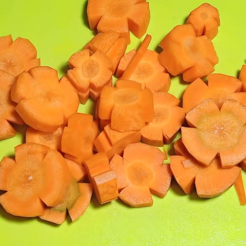 Bước 3 Sơ chế nguyên liệu phụ Bò sốt vang với gấc