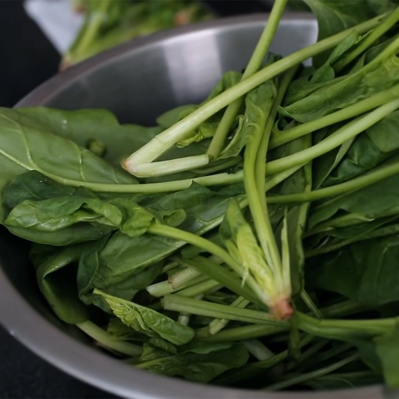 Bước 1 Sơ chế nguyên liệu (sơ chế sườn, vo gạo) Cháo sườn nấu bằng nồi cơm điện Cuckoo