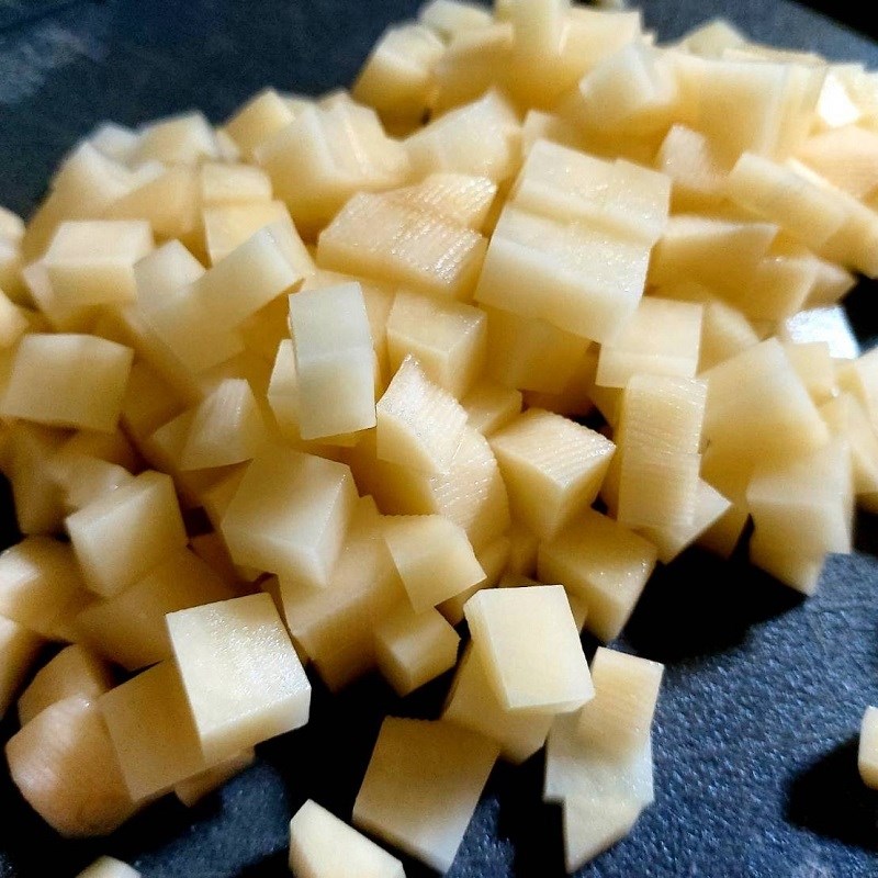 Bước 2 Sơ chế nguyên liệu sống Salad Nga