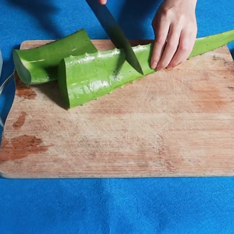 Bước 1 Sơ chế nguyên liệu Sinh tố nha đam