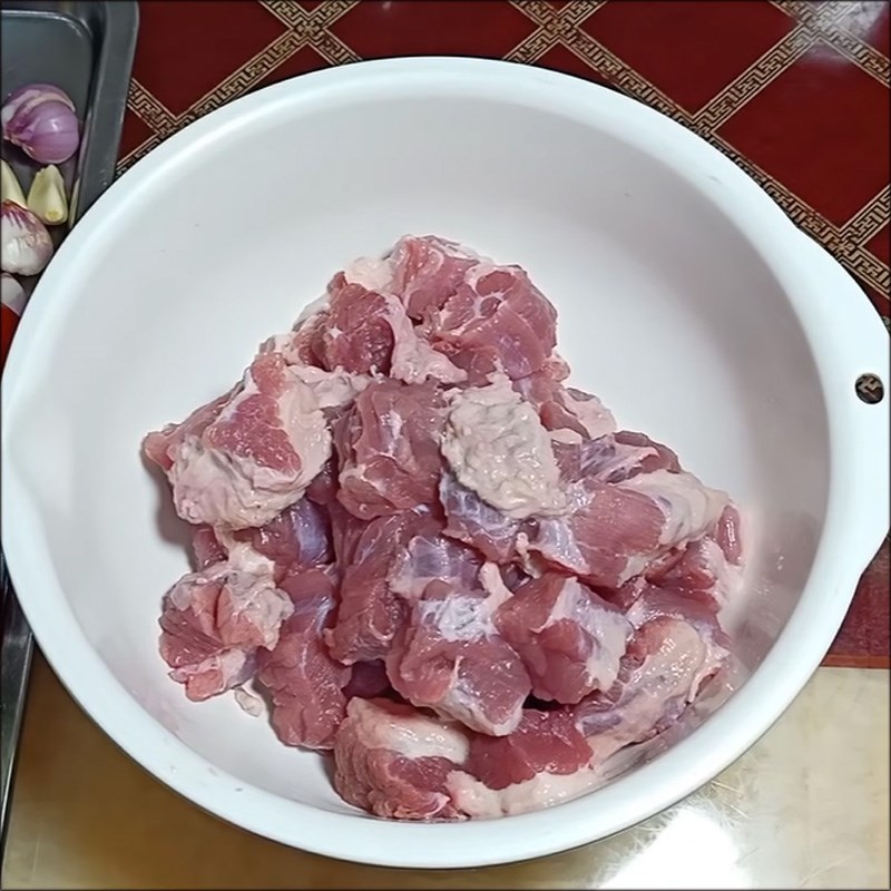 Bước 1 Sơ chế thịt bò Bò sốt vang với gấc