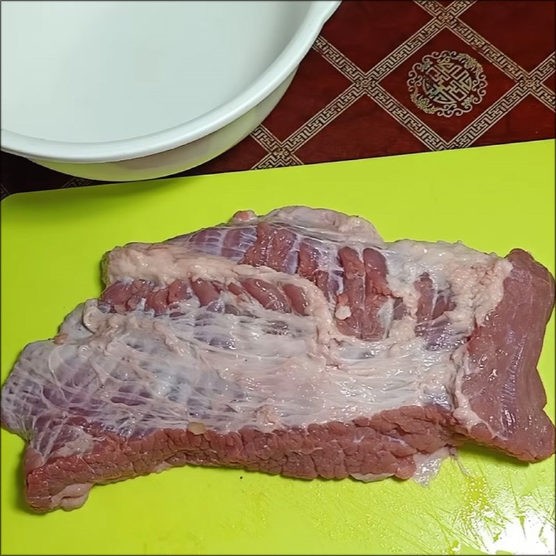 Bước 1 Sơ chế thịt bò Bò sốt vang với gấc