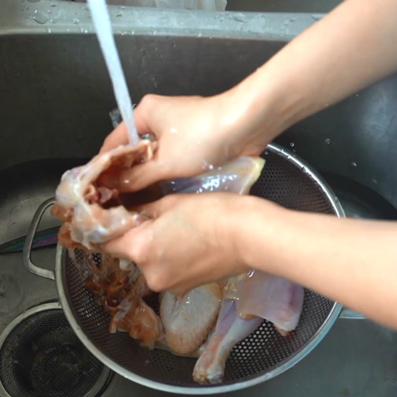 Bước 2 Sơ chế thịt gà Cháo gà bằng nồi áp suất