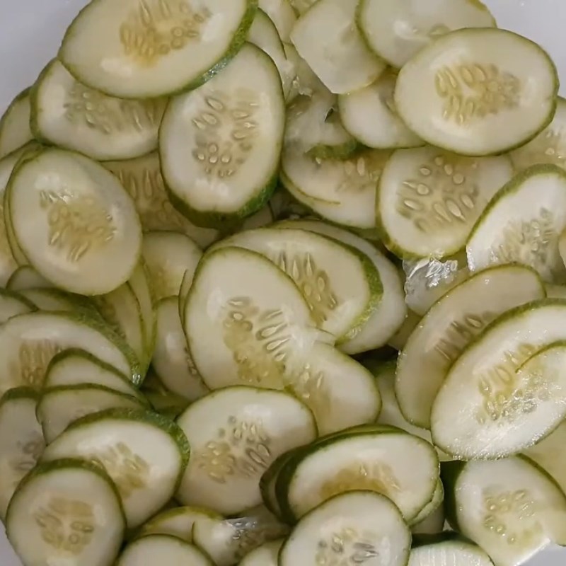 Bước 1 Nướng khô và cắt dưa leo Gỏi dưa leo khô cá lóc