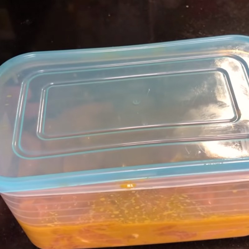 Bước 1 Sơ chế và ướp sườn Cơm sườn trứng