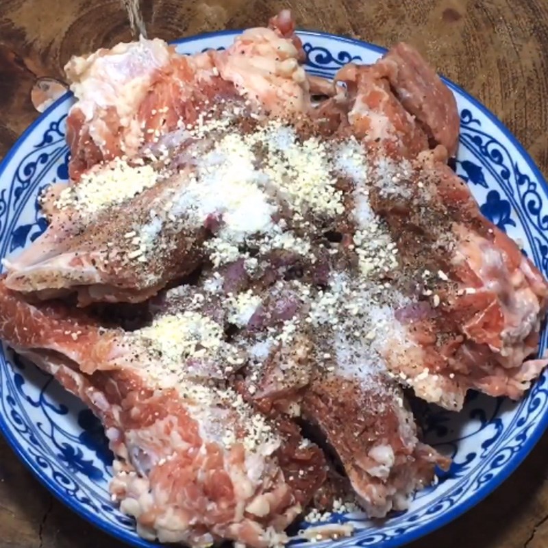 Bước 1 Sơ chế và ướp sườn bò Cháo sườn bò đậu xanh