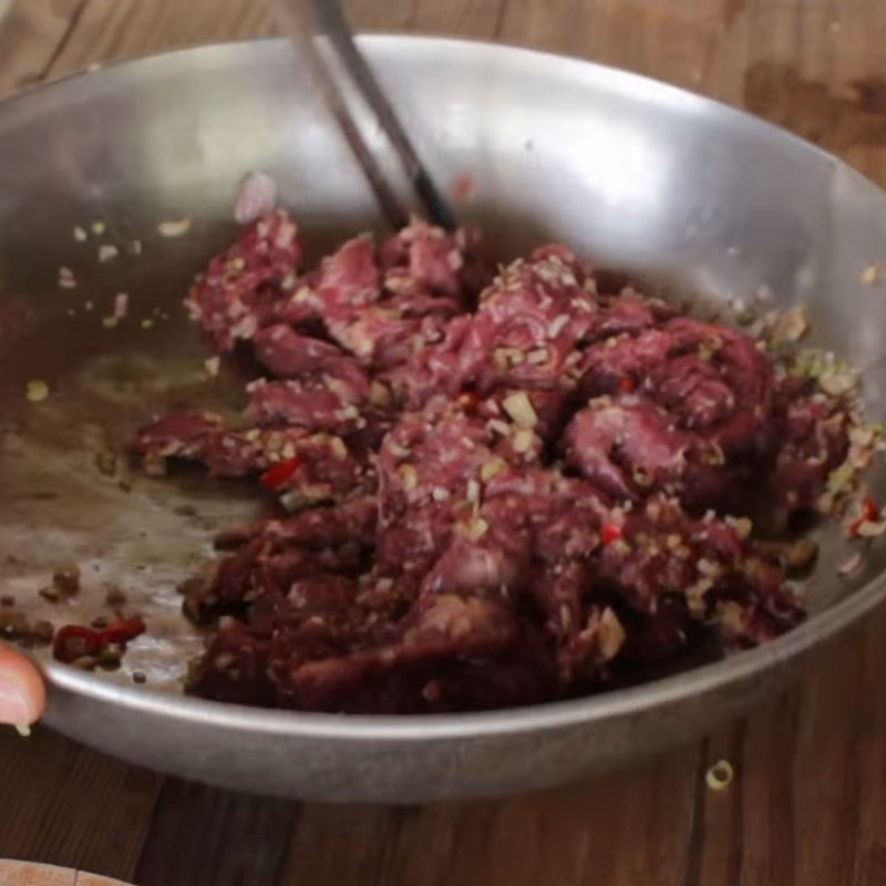 Bước 2 Sơ chế và ướp thịt trâu Thịt trâu hấp sả