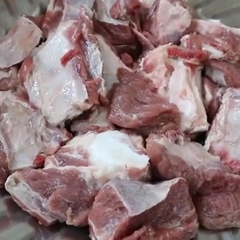 Bước 1 Sơ chế và ướp thịt trâu Lẩu trâu hầm sả