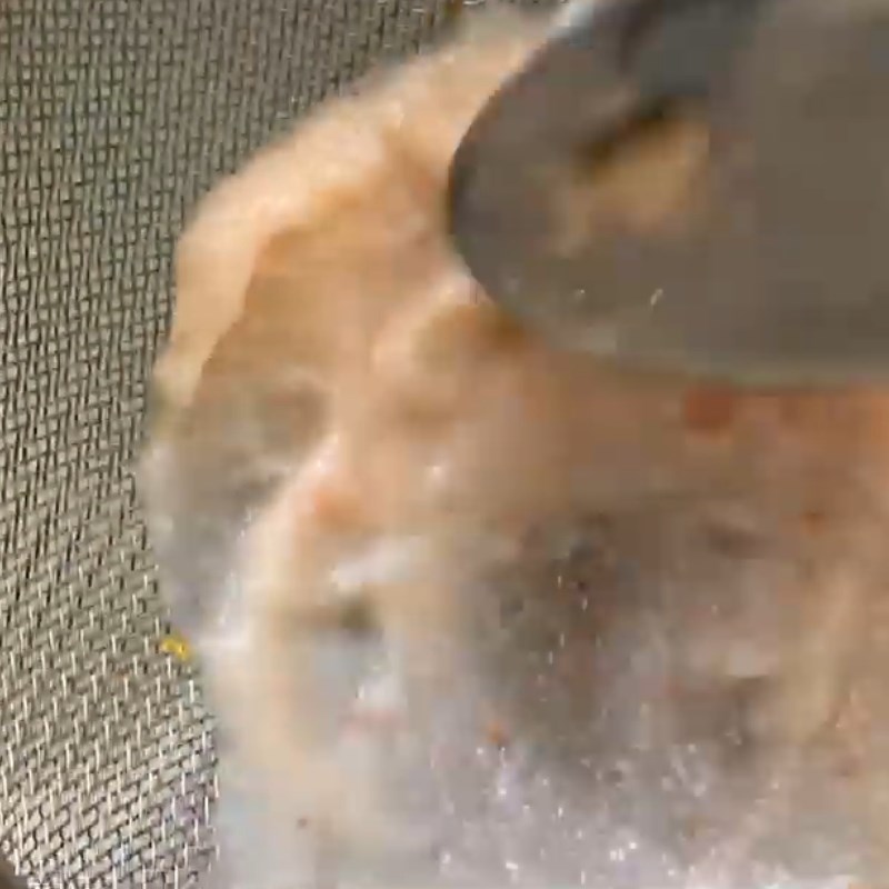 Bước 1 Sơ chế và xào tôm Cháo tôm khoai lang cà rốt