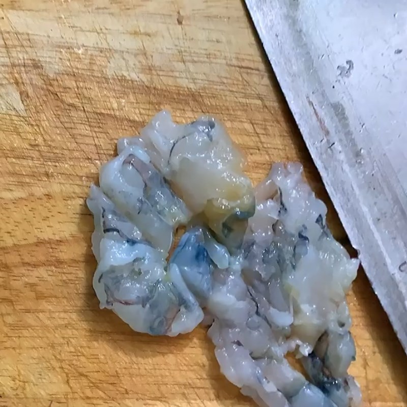 Bước 1 Sơ chế và xào tôm Cháo tôm khoai lang cà rốt