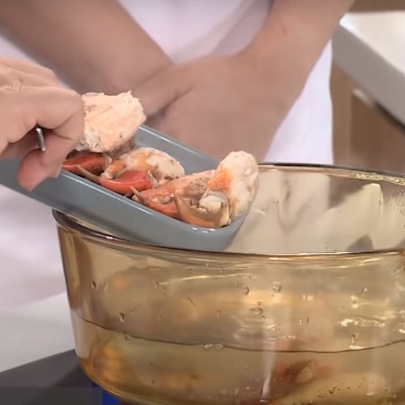 Bước 1 Sơ chế nguyên liệu Càng cua rang muối ớt