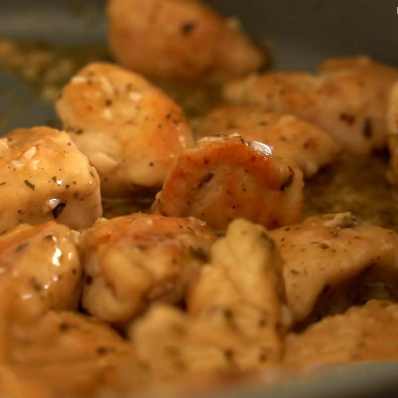 Bước 5 Sốt gà với bơ tỏi Gà sốt bơ tỏi