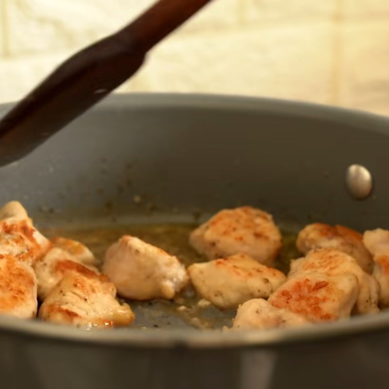 Bước 5 Sốt gà với bơ tỏi Gà sốt bơ tỏi