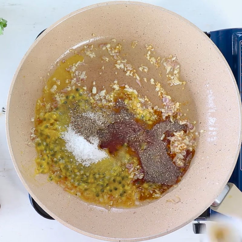 Bước 2 Làm nước sốt chanh dây Sườn rim chanh dây