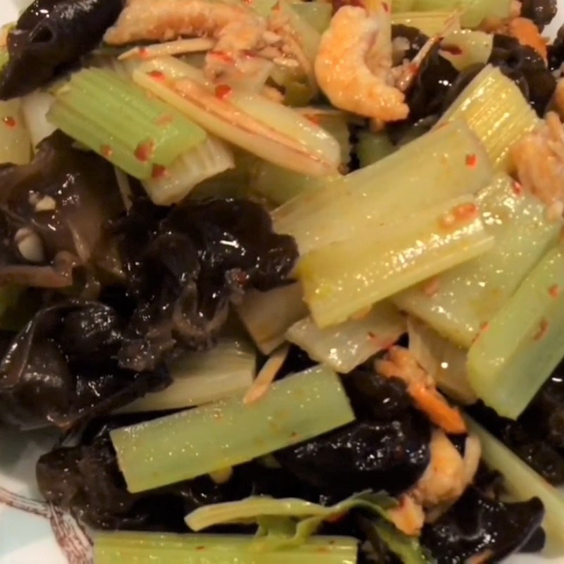 Bước 4 Thành phẩm Salad tôm cần tây sốt dầu mè
