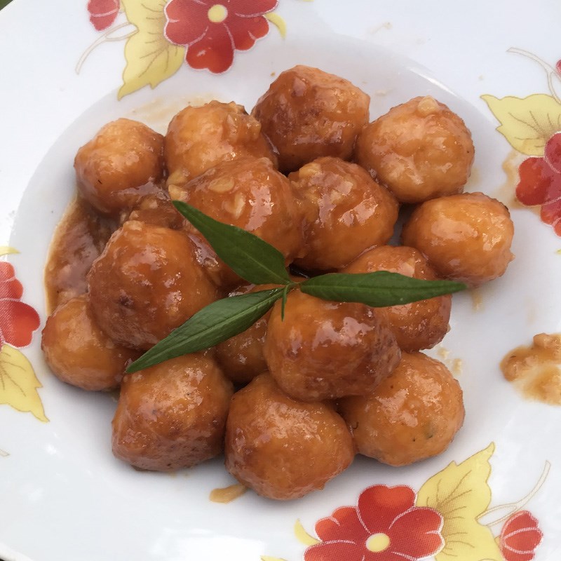 Bước 4 Thành phẩm Cá viên chiên làm từ cơm nguội sốt mắm tỏi