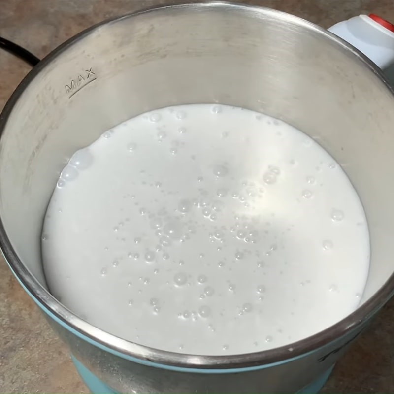 Bước 4 Nấu nước cốt dừa Chè đậu đen với bột sắn dây