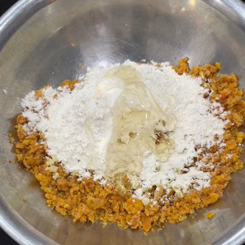 Bước 2 Trộn bột Bánh chao từ bánh trung thu